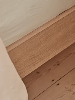 Cox & Cox Beds, Headboards & Mattresses<Bergen Oak Kingsize Bed - Natural